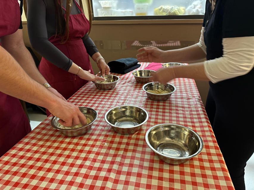 Rome: Homemade Pasta and Tiramisu Cooking Class - Making Roman Pasta at Osteria San Giorgio: The Main Event