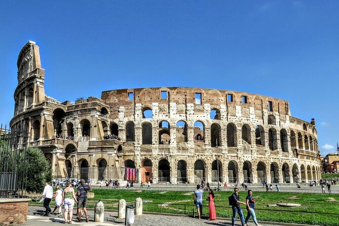 Rome: Hosted Access to the Colosseum with Audio Guide - Meeting Point: Caffè Roma (Via del Colosseo 31) and Staying Oriented