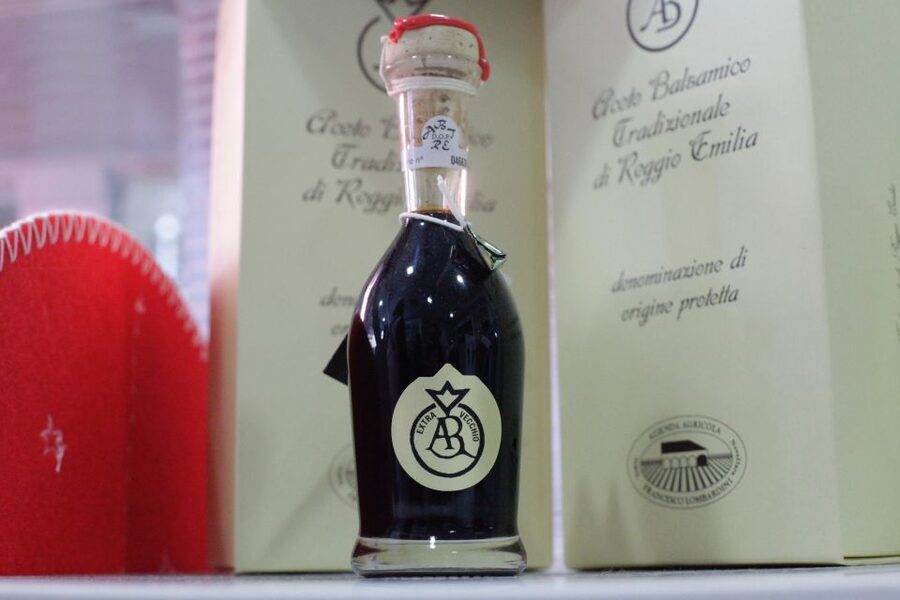 Rome: Italian Food and Wine Guided Tasting Experience - Dessert and the sweet finish: gelato and truffle honey