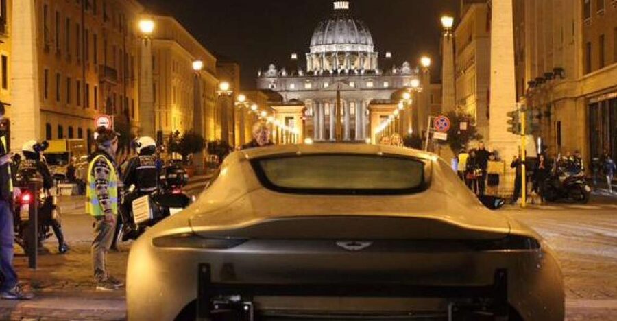 Rome: James Bond Spectre Tour by Minivan - Colosseum Stop: Where Rome Gets Cinematic