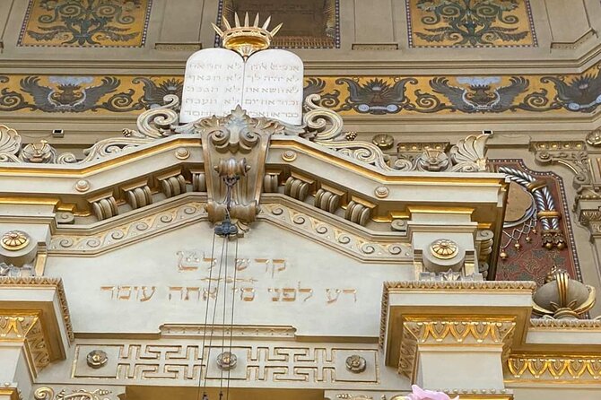 Rome Jewish Ghetto and Great Synagogue Small Group Walking Tour - Antico Quartiere Ebraico: Narrow Streets, Quiet Squares, and Everyday Rome