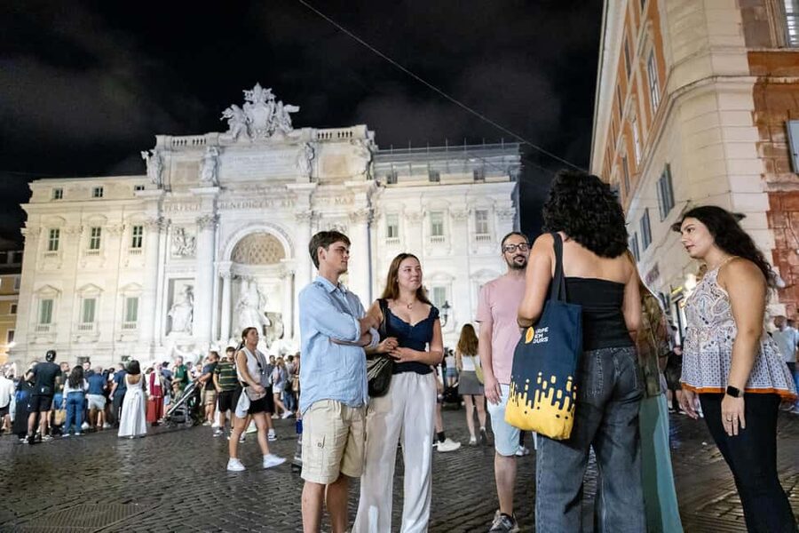Rome: Moonlight Guided Walking Tour – Free for Kids - Piazza Venezia and Trajan’s Column: turning monuments into meaning