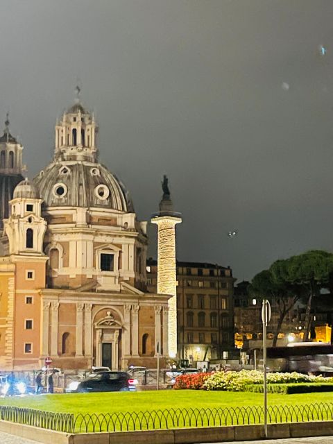 Rome: Nighttime Tour Outside the Colosseum with Local Guide - Finding your guide at Vittorio Emmanuel II: start point that actually makes sense