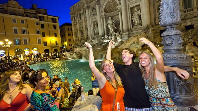 Rome: Nocturnal Golf Cart Tour - Piazza Venezia and Capitoline Hill: a short walk that pays off