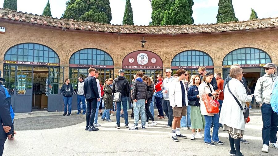 Rome: Official Catacombs Guided Tour with Golf Cart Shuttle - Appian Way Roads and Arrival Time: How the Tour Keeps Moving