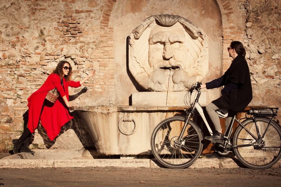 Rome: Panoramic Off-the-beaten-track Cannondale E-Bike tour - Trastevere and the Jewish Ghetto: riding the real street texture
