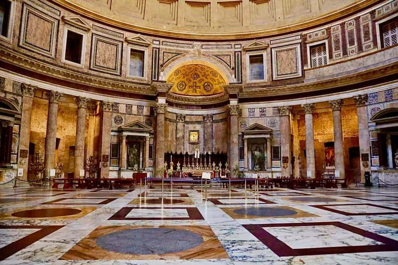 Rome: Pantheon Entry with Host and Digital Commentary Link - Using the digital commentary link on your phone the right way