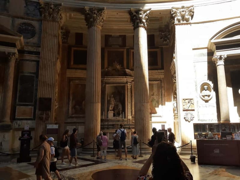 Rome: Pantheon Priority Entry Ticket & Interactive App - Beyond the Pantheon: using the same app for Navona, Trevi, and Spagna