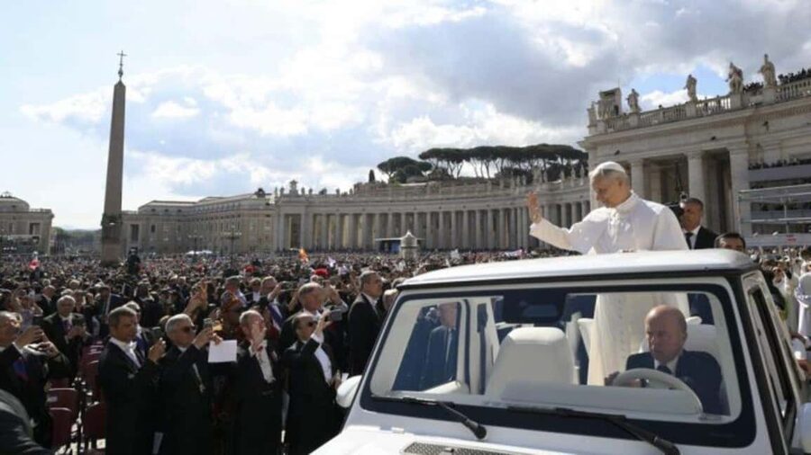Rome: Papal Audience Guided Tour with Reserved Ticket - Inside the Square: Seeing Pope Leo XIV’s Greetings and Blessings