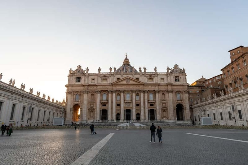 Rome: Papal Audience with Pope Leo IV - Finding the Best Viewing Spot: Close Up vs. Comfort