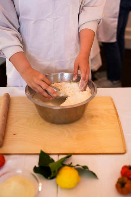 Rome: pasta and tiramisu cooking class in the city center - The meal flow: welcome prosecco, water, and wine with what you cooked