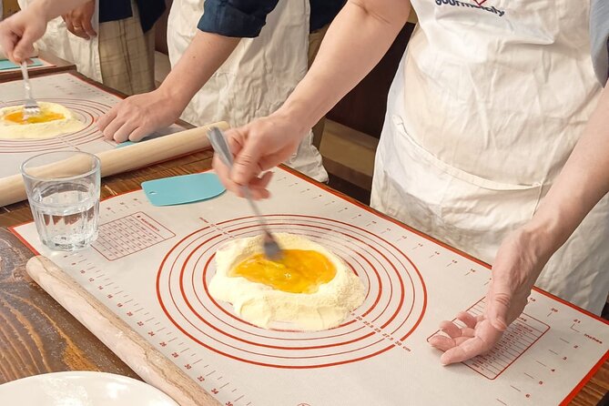 Rome: Pasta Cooking Class, Dinner & Wine in Authentic Restaurant - The Main Course Lessons: Cacio e Pepe and Amatriciana