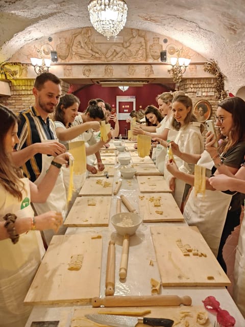 Rome: Pasta & Tiramisu Cooking Class near the Spanish Steps - Trattoria Amici meeting point and the 17th-century room details