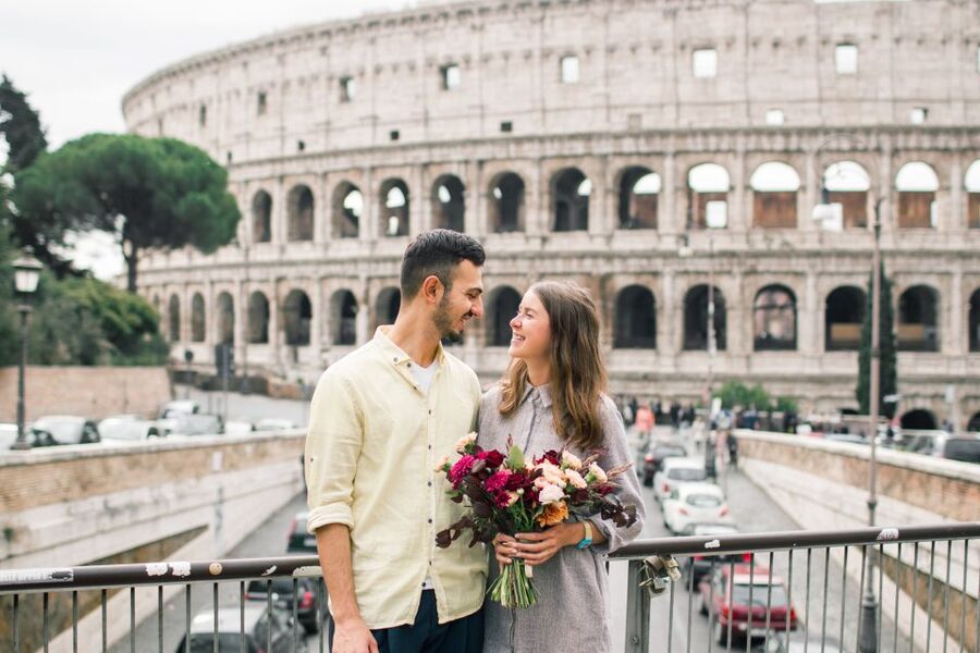 Rome: Personalized Photoshoot outside the Colosseum - Meeting at Caffè Roma and how the session really starts
