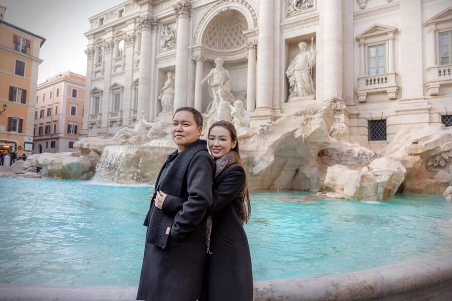 Rome: Personalized Photoshoot outside the Colosseum - Posing help, crowd pacing, and real-world comfort