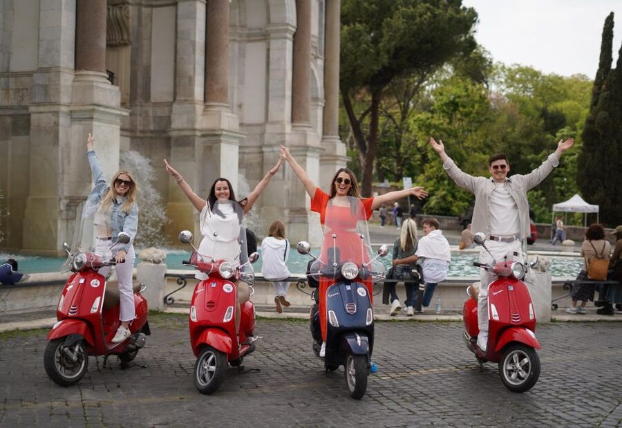 Rome: Photography Service by Vespa Scooter - From the Colosseum Area to a Photo Stop You Can Actually Use