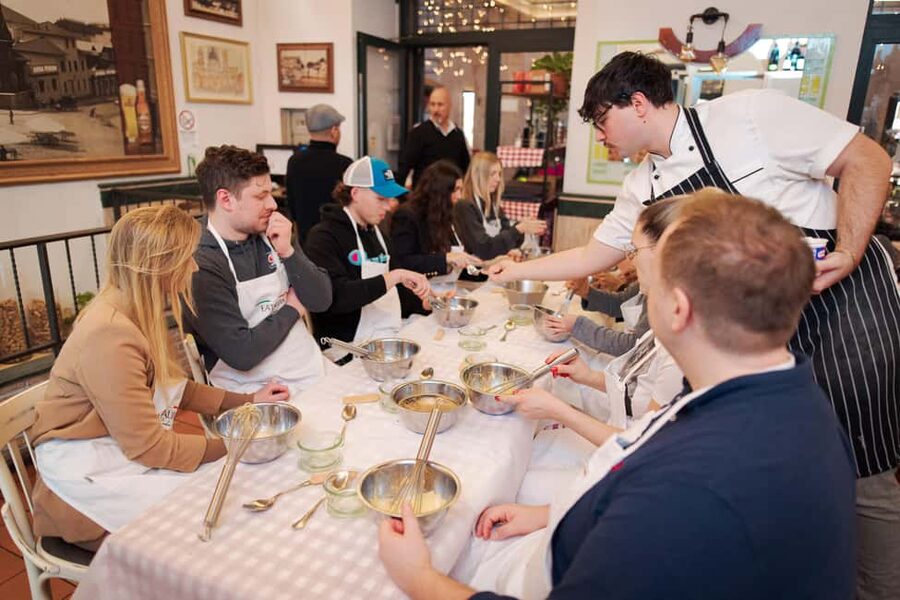 Rome: Pizza Cooking Class in Piazza Navona with Drinks - Antica Trattoria Agonale: welcome drink, pizza lesson, and a final sip