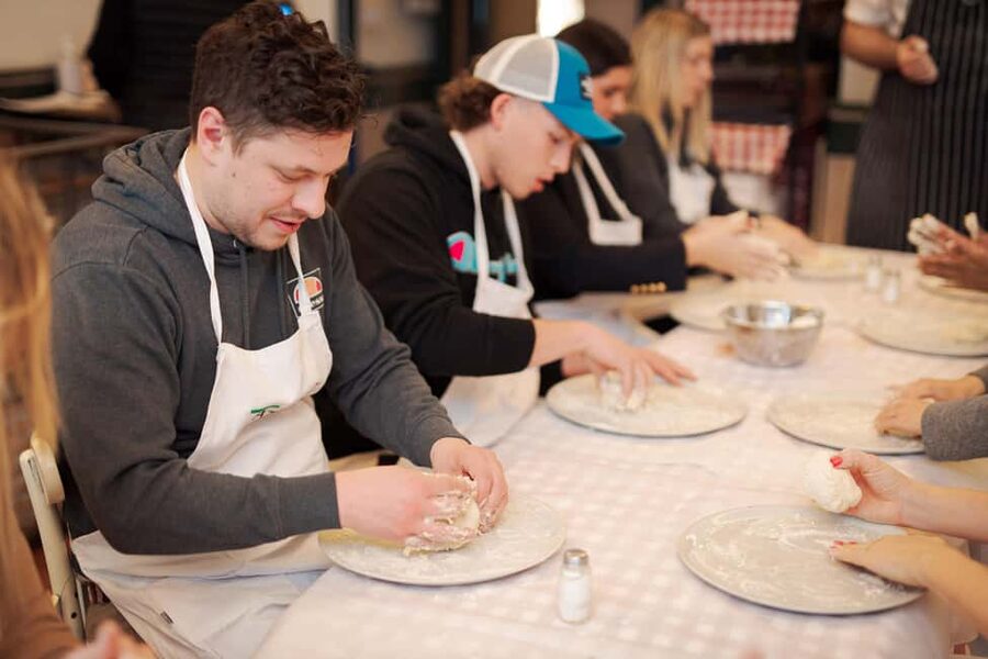 Rome: Pizza Cooking Class in Piazza Navona with Drinks - Who should book it, and who should skip it