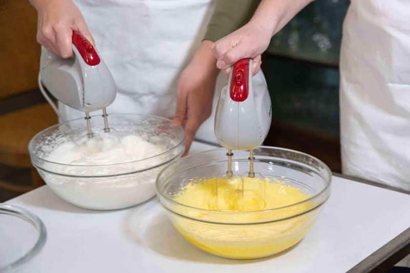 Rome: Pizza & Gelato Making Class with Wine & Limoncello - The chefs: humor, clarity, and getting everyone involved