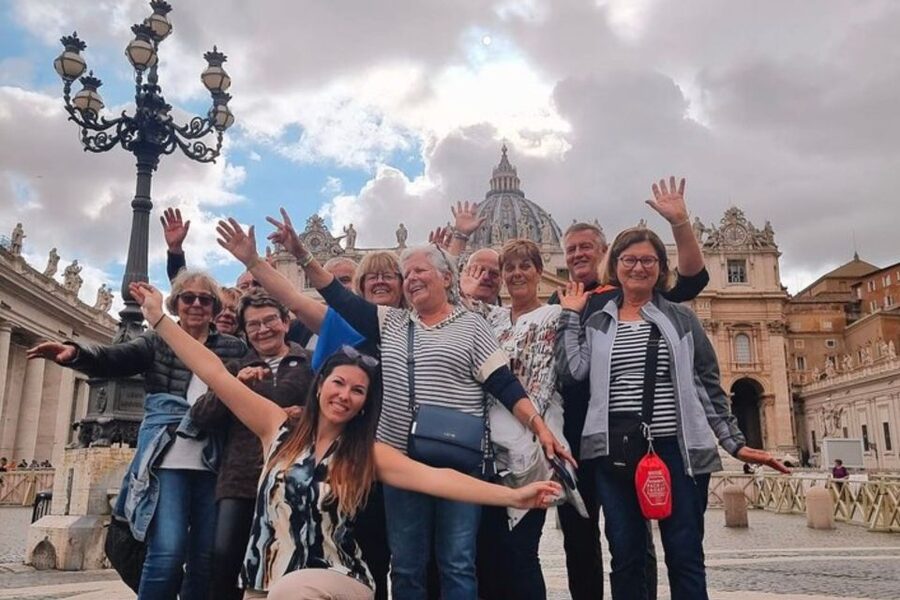 Rome : Private custom walking tour with a local guide - How the First Photo Stop Helps You Orient