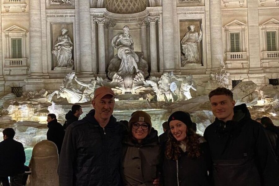 Rome : Private custom walking tour with a local guide - When Public Transport Makes the Day Smarter