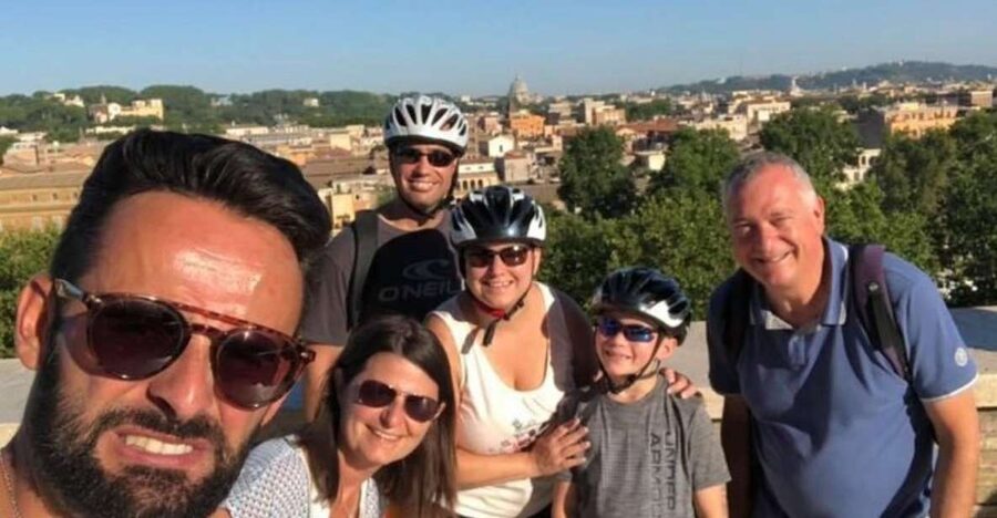 Rome : Private custom walking tour with a local guide - Languages and Communication: Easy to Get Your Preferences Across
