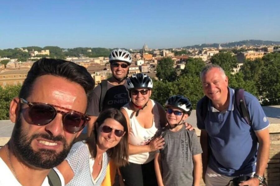 Rome : Private custom walking tour with a local guide - Hotel Pickup in Rome: The Easiest Start Day Option