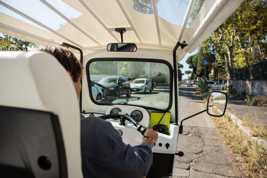 Rome: Private Tuk Tuk Tour with Hotel Pickup and Prosecco - Colosseum area stop: how to use a short break well