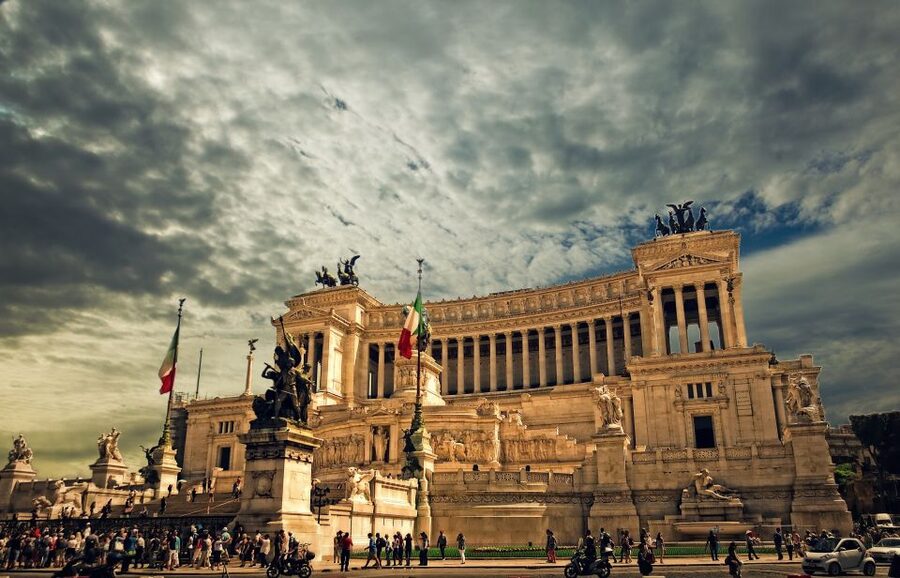 Rome: Private Walking Tour with a Local - Meeting Up: Piazza Colonna or the AS Roma Store (Plus Hotel Pickup)