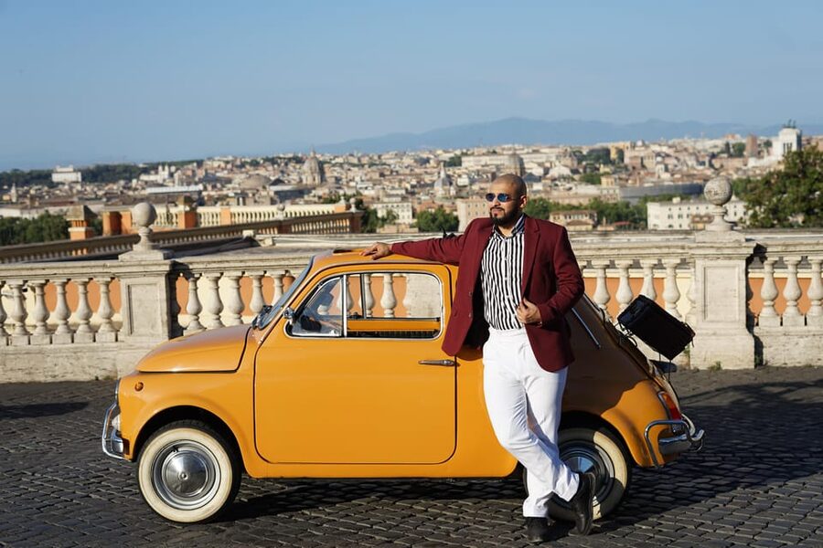 Rome Pro Photoshoot Service with Free Transport by Fiat 500 - Classic Pass-By Moments: Circus Maximus, Piazza Venezia, and More