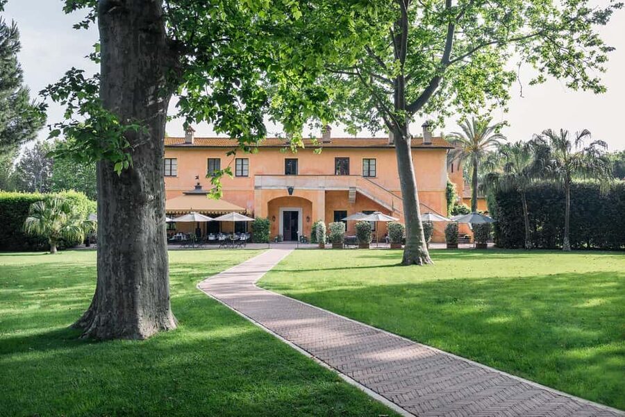 Rome: QC Termeroma Spa Admission Ticket - Arriving at the QC Terme Roma sign and getting set up