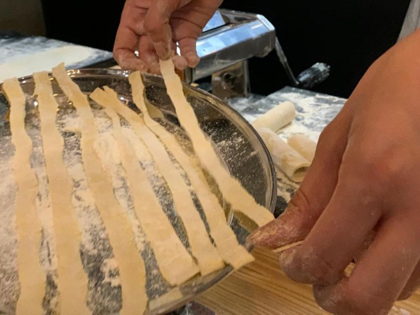 Rome: Roman Master Chef Cooking Class with Wine - Wine and limoncello: why the drinks are more than a perk