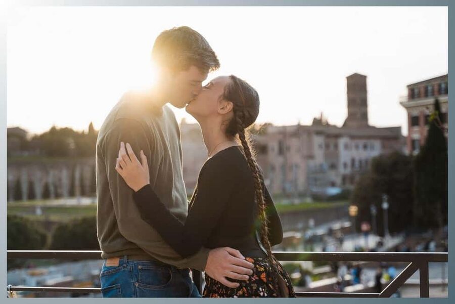 Rome: Romantic Couple Photoshoot Experience at the Colosseum - The photographer’s approach: natural emotions over stiff posing