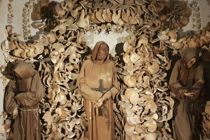 Rome’s Bone Chapel and Catacombs: Skulls, Crypts and City Ride - Rome above ground: the 3-hour hop-on hop-off ride