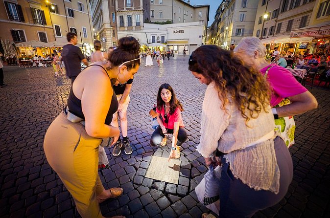 Rome's Dark Side: Ghosts, Scandals and Crypts - Small Group Tour - Piazza Farnese: a haunted palace and a pope with scandals