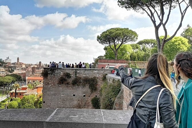 Rome’s Top Highlights by Luxury Golf Cart - Piazza Venezia and the Victor Emmanuel II Monument: linking old and new