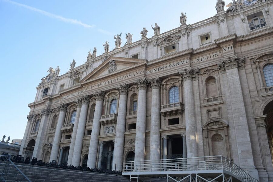Rome: Saint Paul Outside the Walls Tour - The long line of Pope medallions and what they signal