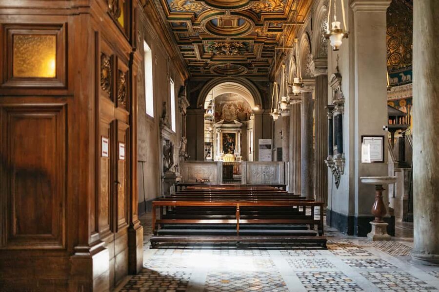 Rome: San Clemente Underground and Basilica Guided Tour - The Basilica level: gold mosaics and a medieval church you can actually appreciate