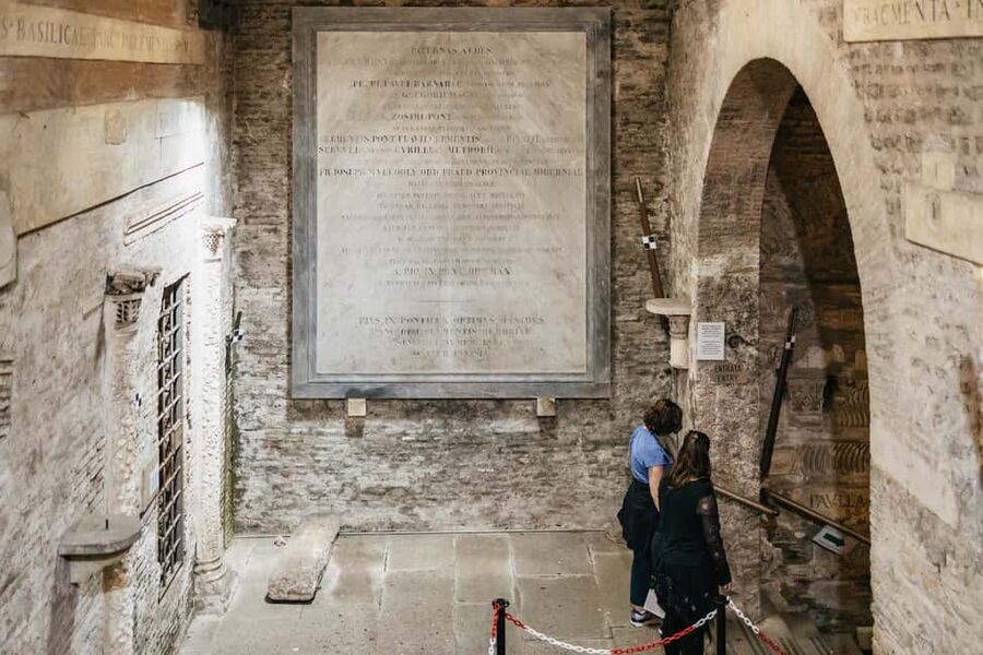 Rome: San Clemente Underground and Basilica Guided Tour - Start at Via di S. Giovanni in Laterano and get oriented fast