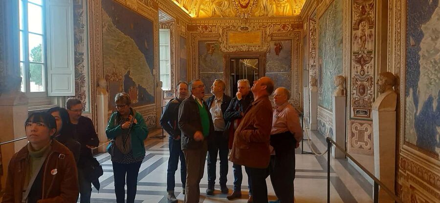 Rome: See Behind-The-Scenes In The Vatican - Dress Code and Comfort: The Small Things That Prevent Big Frustration