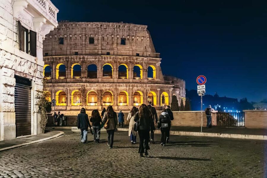 Rome: Small-Group City Highlights Moonlight Walking Tour - Why a moonlight walking tour beats day crowds in Rome