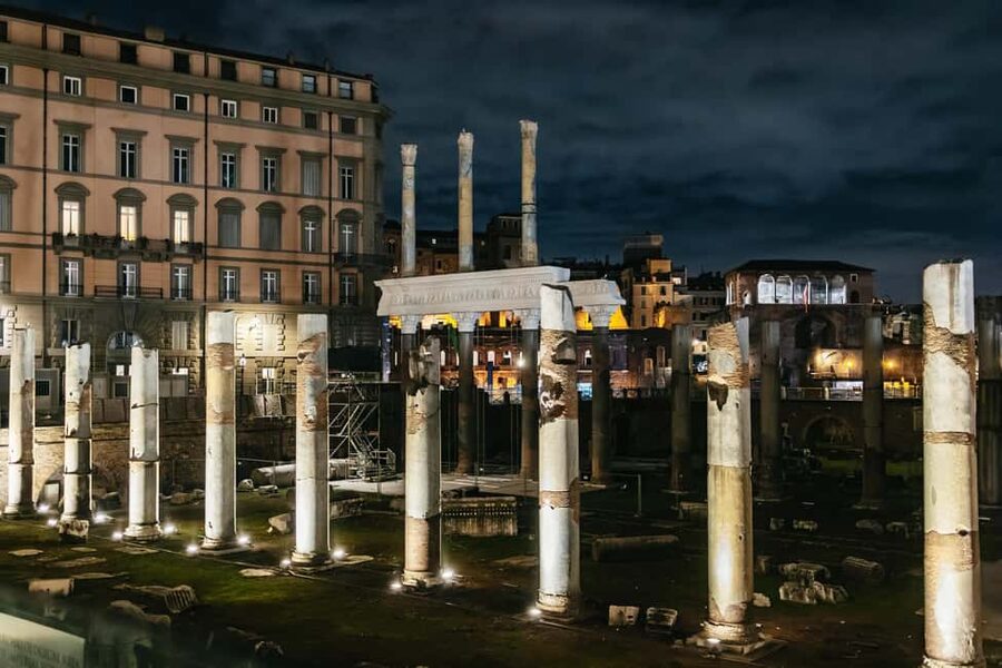 Rome: Small-Group City Highlights Moonlight Walking Tour - Trevi Fountain after dark: photos, symbols, and the coin ritual