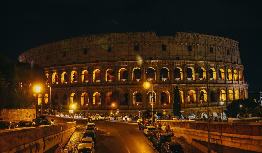 Rome: Small-Group Night Tour with Pizza and Gelato - Trevi Fountain: the wish-and-photo moment