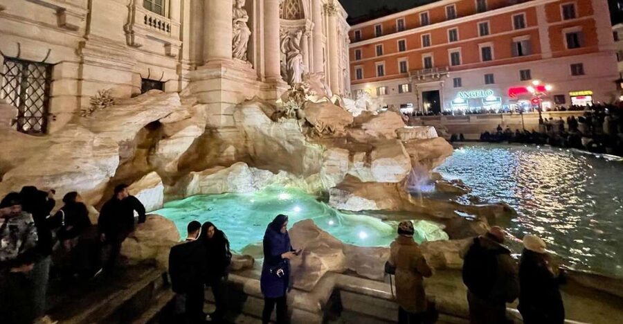 Rome: Spanish Steps, Trevi, Navona and Pantheon Sunset Tour - Piazza Navona after dark: Four Rivers, less stress, better photos