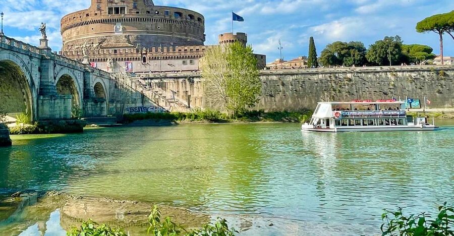 Rome Squares and Fountains Tour & River Boat Hop On Hop Off - Spanish Steps, Trevi Fountain, and the Pantheon: the classic route done with storytelling