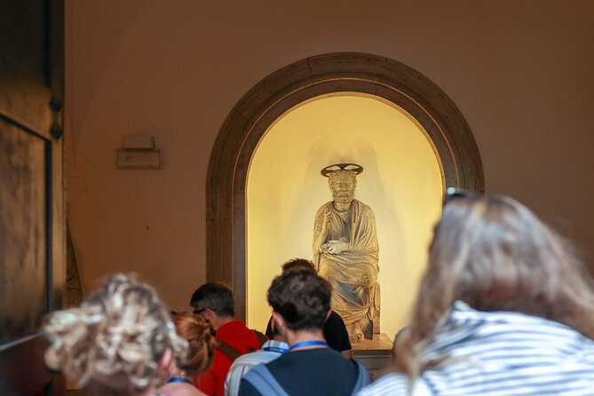 Rome: St. Peter’s Basilica and Papal Tombs Tour - Guides who handle the hard moments well (and why that matters)