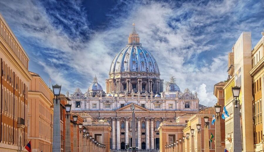 Rome: St. Peter's Basilica Express Guided Tour - Down below: Vatican Grottoes and the tombs under your feet