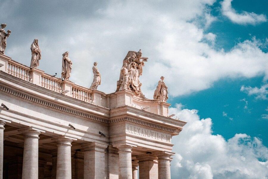 Rome: St. Peter's Basilica Guided Tour with access to Dome - St. Peter’s Square: the guide’s story starts before the doors