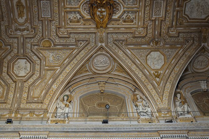 Rome: St. Peter’s Basilica, Tombs Tour & Optional Dome Climb - St. Peter’s Square: where the guide shows the geometry