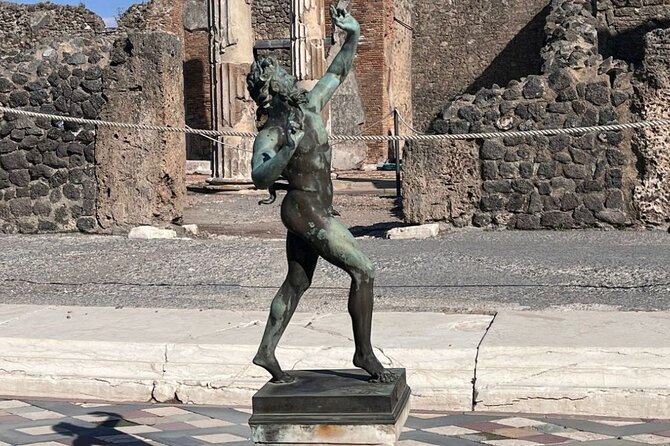 Rome to Pompeii Guided Tour with Wine & Lunch by High Speed Train - What you actually see: streets, homes, baths, shops, and casts